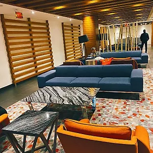 luxurious-condo-in-the-center-of-downtown.niagara-fallshotels.com/